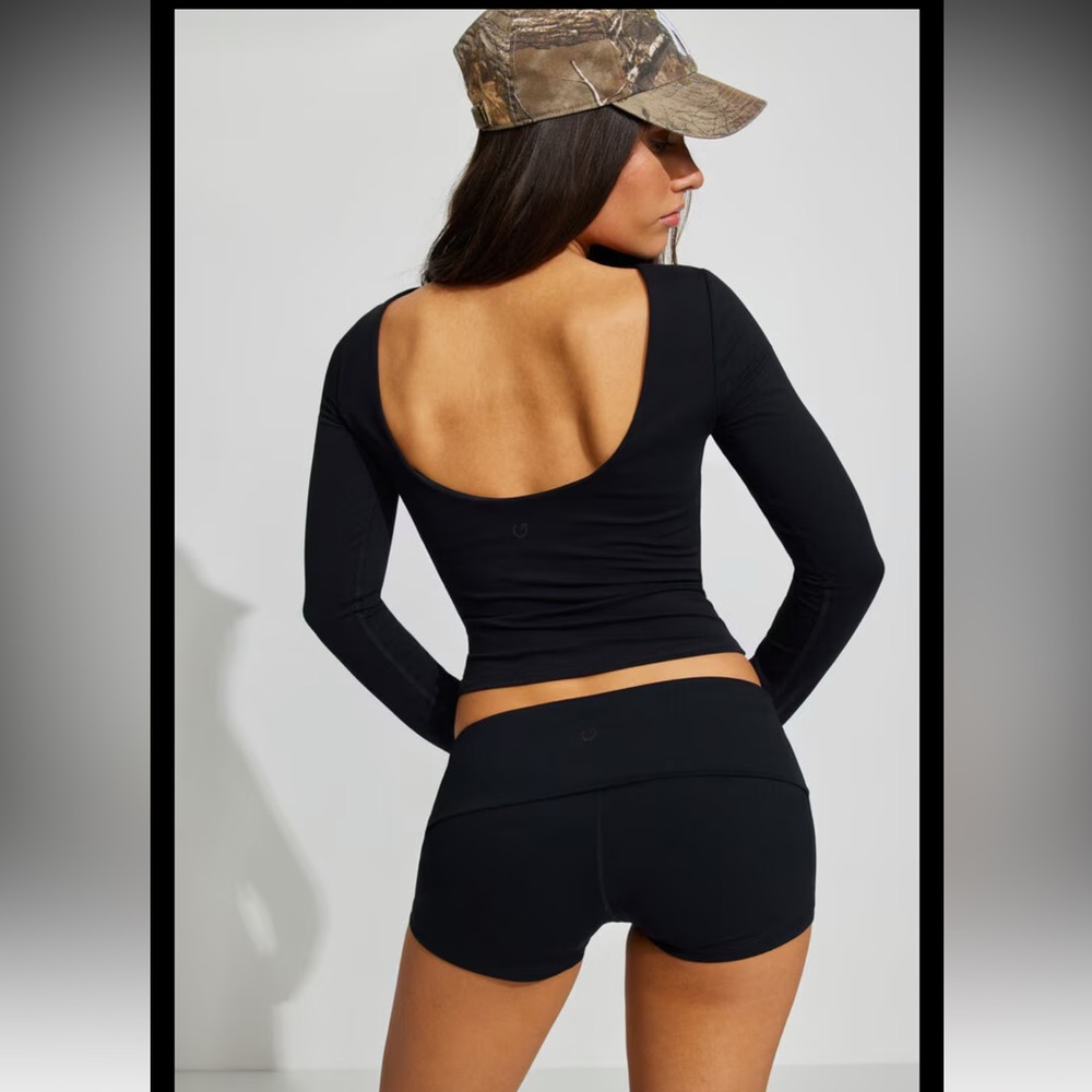Long Sleeve Scoop Back Top. Excellent condition.